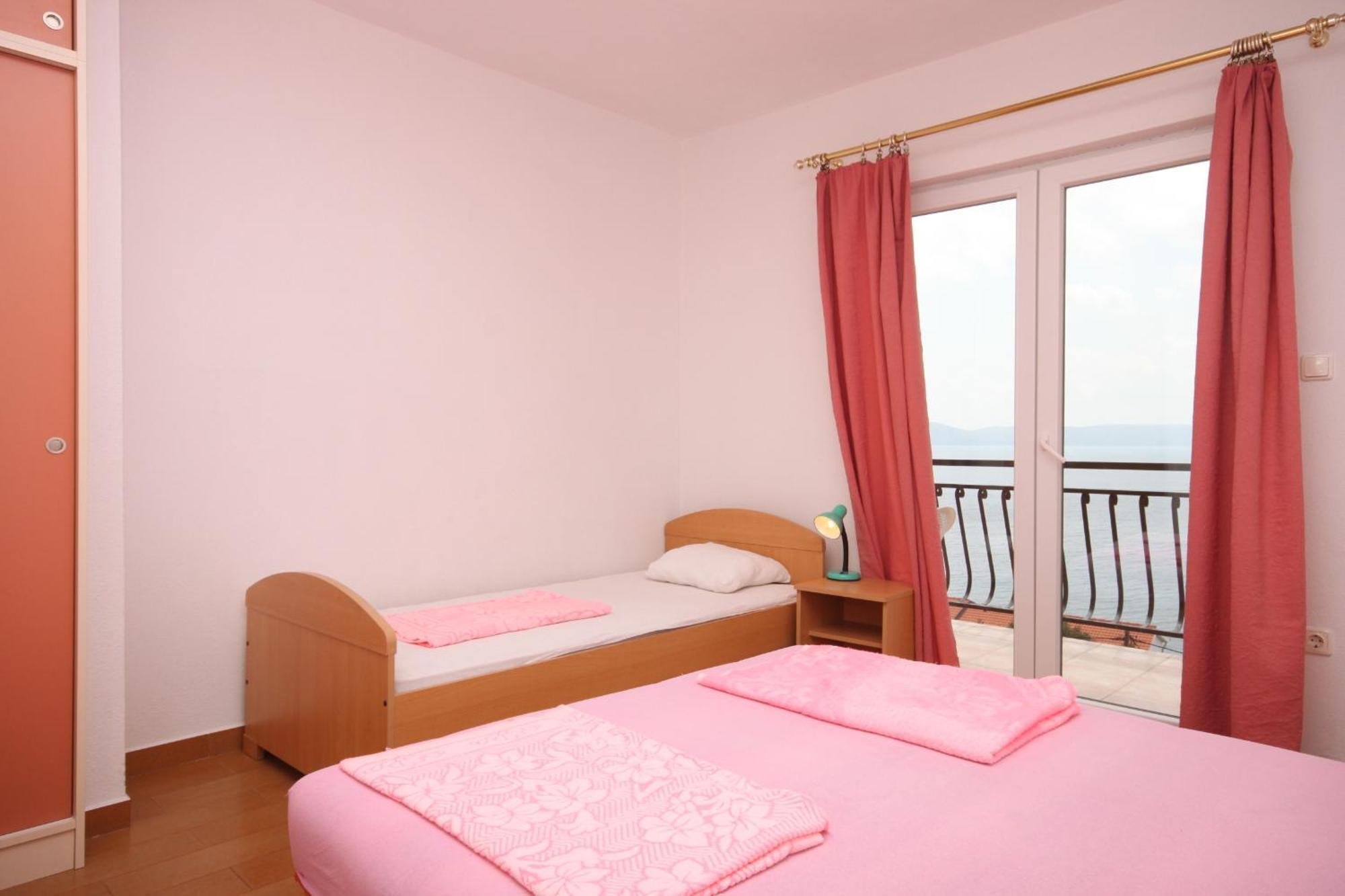 Apartments With A Parking Space Zivogosce - Porat, Makarska - 6700 Игране Номер фото